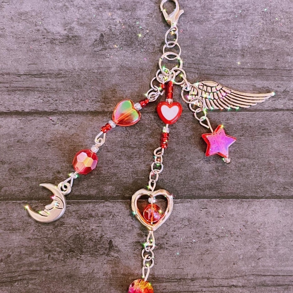 ｡ﾟﾟ･｡･ﾟﾟ｡ 
ﾟ。 Cute red handmade aesthetic keychain! <3
　ﾟ･｡･ﾟ